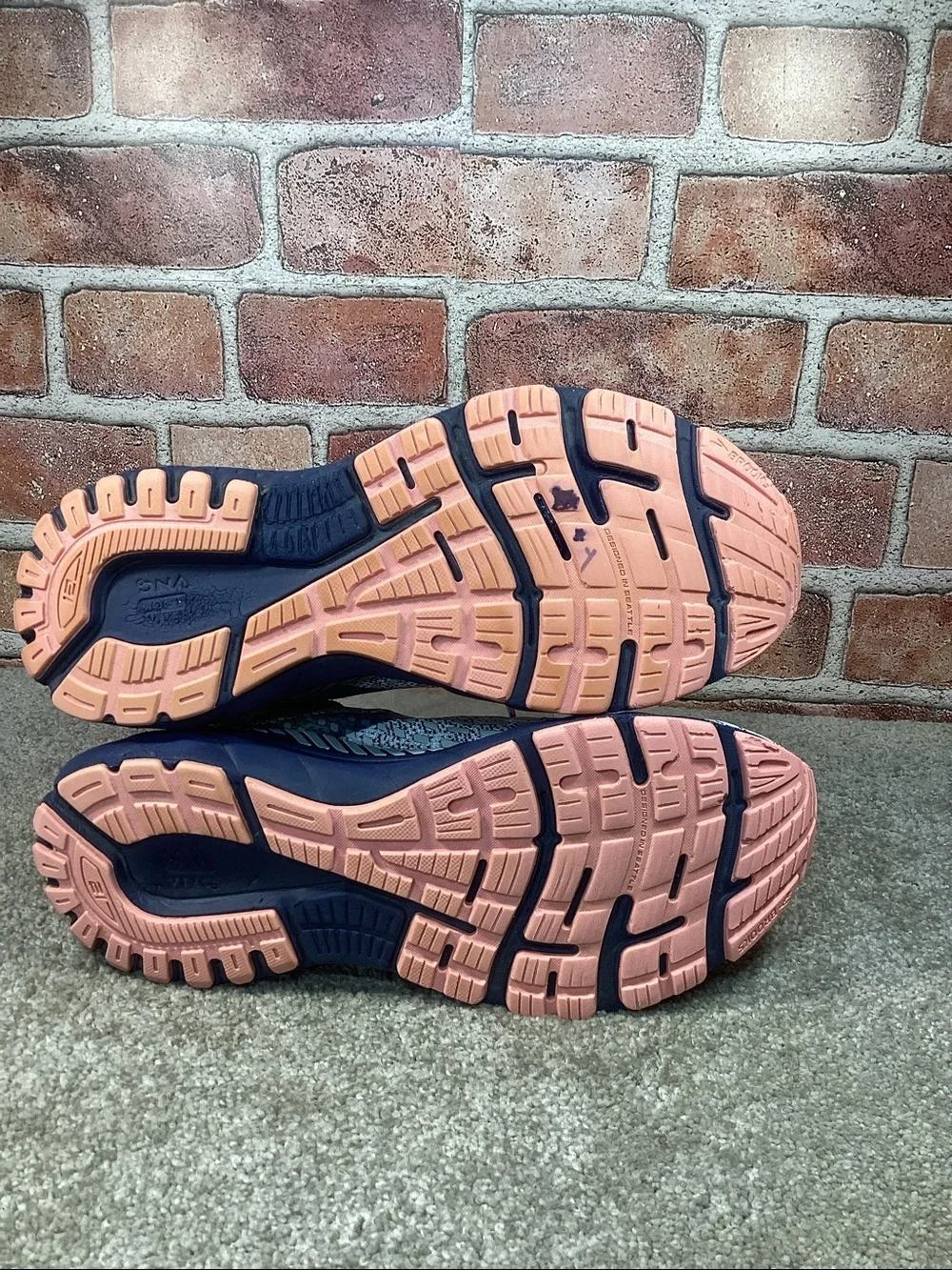 Brooks Adrenaline GTS 21 Women’s running shoes sneakers size 9.5